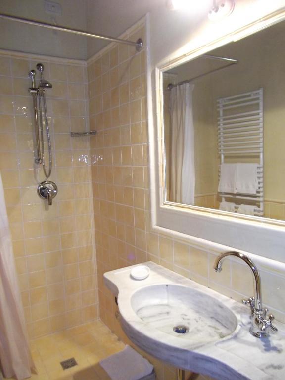 L'Arcadia Guest House Pietrasanta Ruang foto